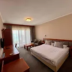 Millennium ホテル 4*