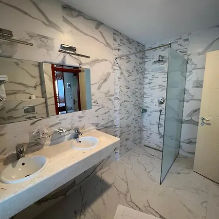 Hotell Millennium Tushemisht